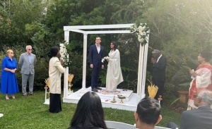 Lashini and Dylan Poruwa Ceremony including parents Lisarow